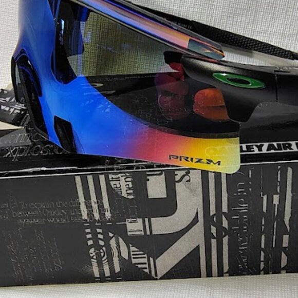 OAKLEY AIR FORCE - WRAP AROUNDS- BRAND NEW- REG $175! - Picture 4 of 10